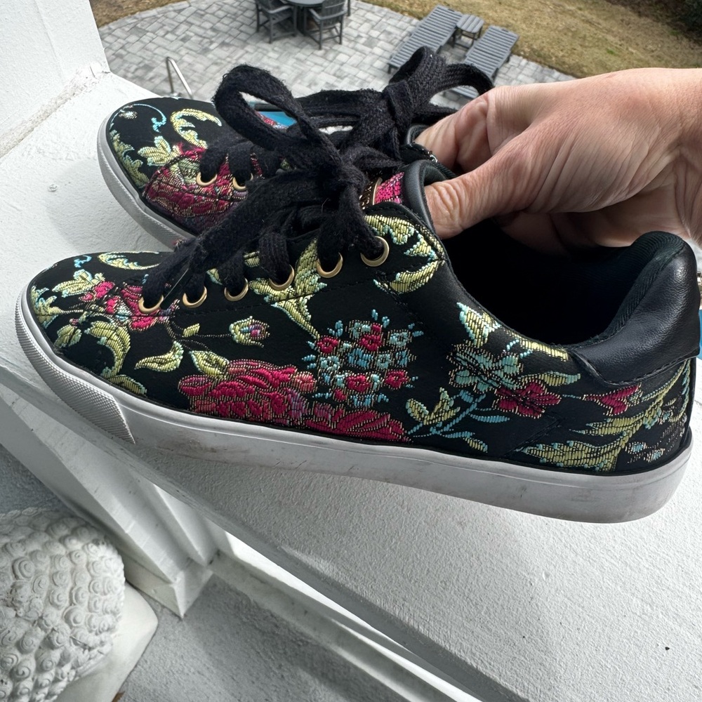 Guess Black Sneakers with Floral brocade Asian inspired Accents 8 - Picture 9 of 12